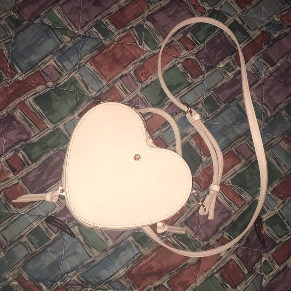 A little heart purse